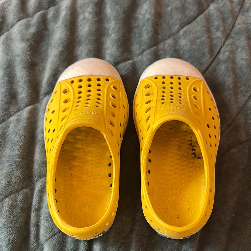 Native Kids Slip-On Shoes yellow